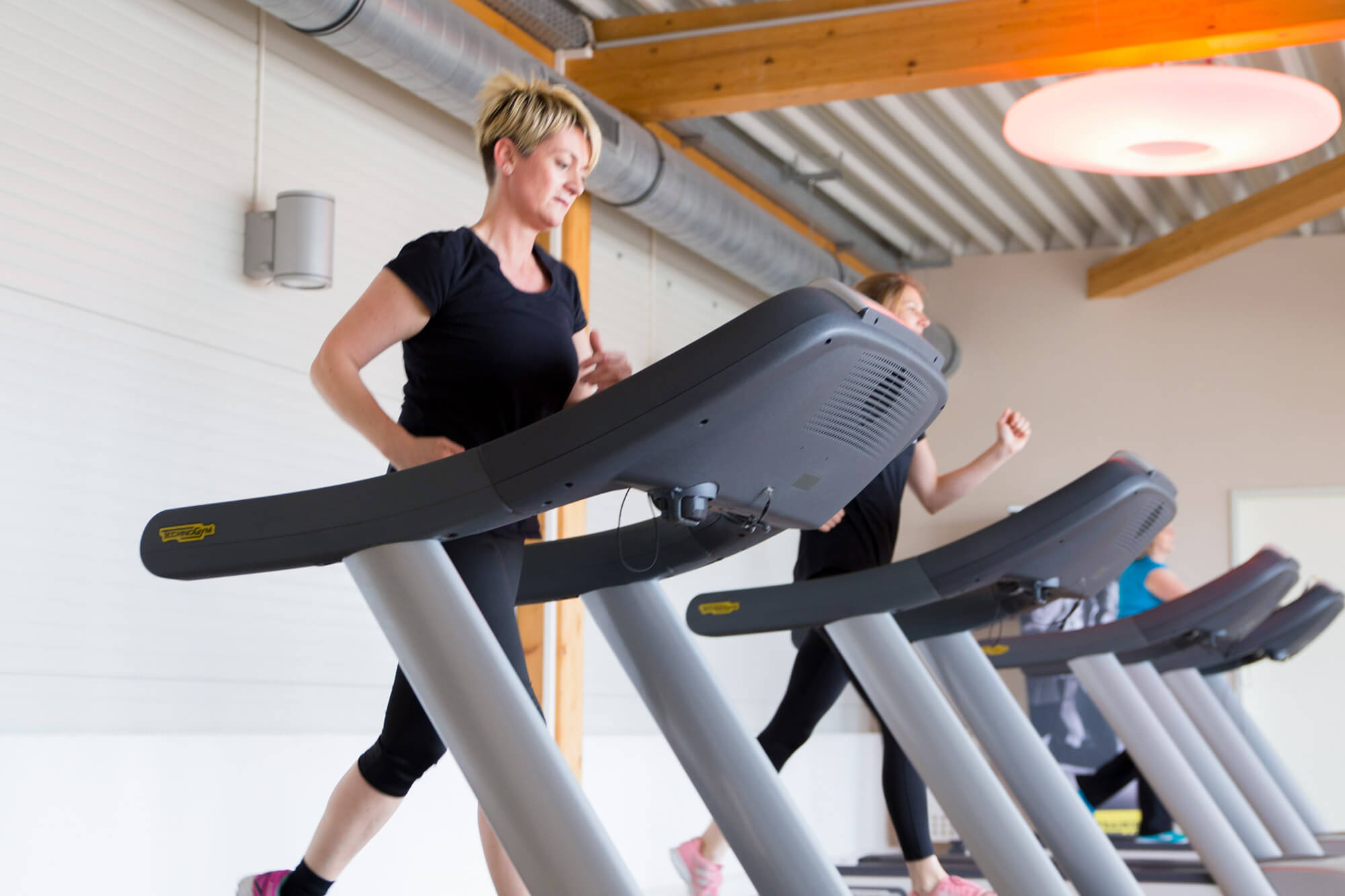 Einblick in den hellen Trainingsbereich des goodlife